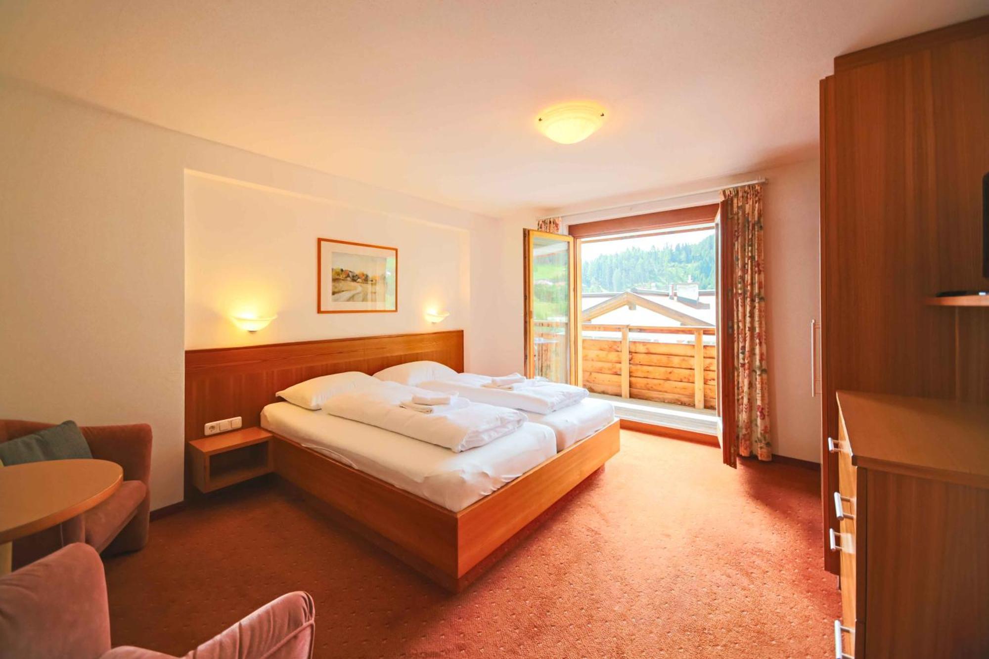 Tirolerhof Hotell Serfaus Rum bild