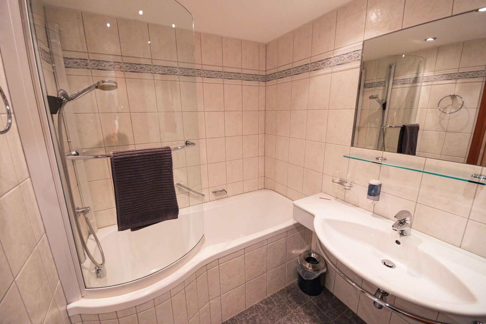 Tirolerhof Hotell Serfaus Rum bild