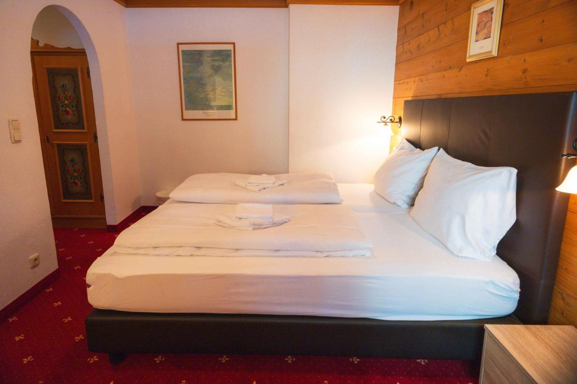 Tirolerhof Hotell Serfaus Rum bild